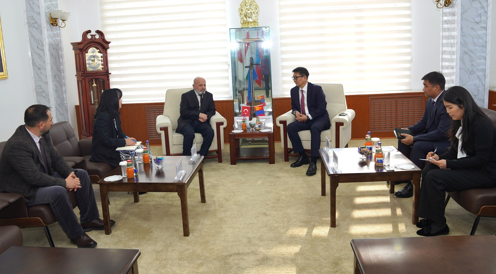 Гадаадын иргэний оршин суух үнэмлэх хэвлэлт 3.2 дахин нэмэгдэв